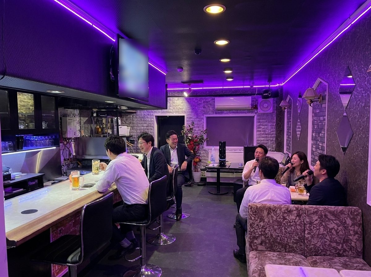 仕事帰りのお客さんでにぎわう店内（イメージ）